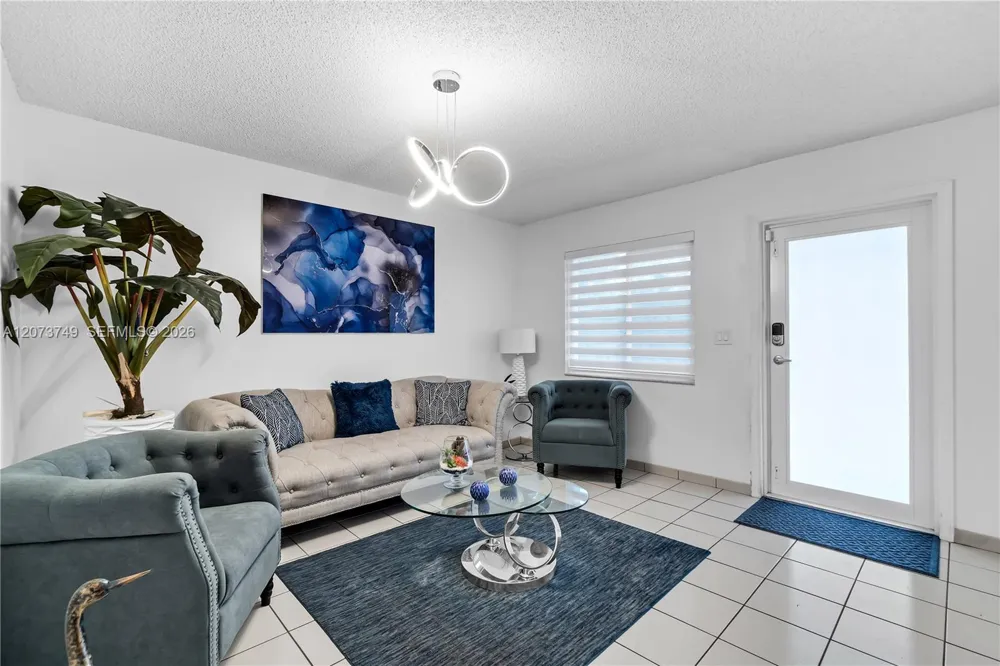 980 W 43rd Pl Hialeah, FL 33012