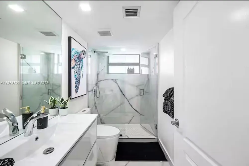 1200 Brickell Bay Dr #4101 Miami, FL 33131