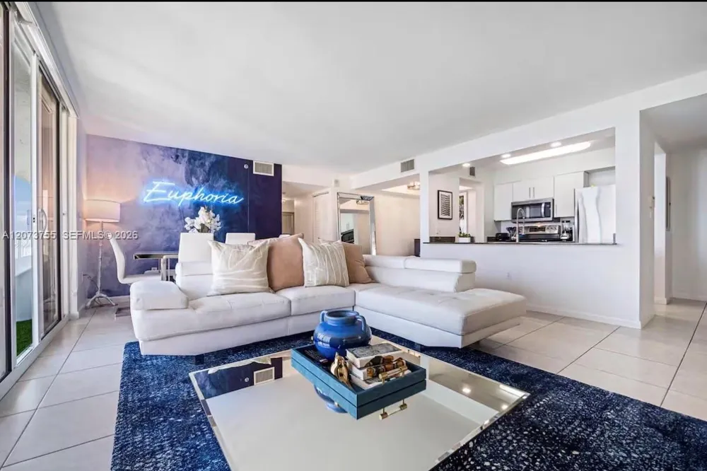 1200 Brickell Bay Dr #4101 Miami, FL 33131