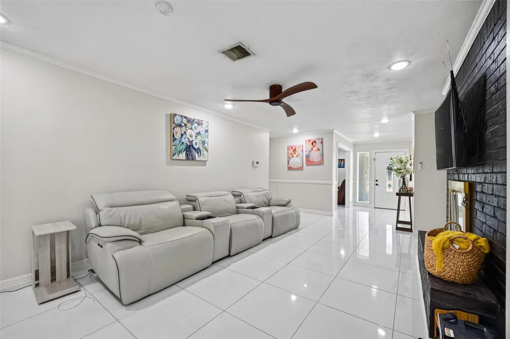 104 Burgundy Lane League City, TX 77573