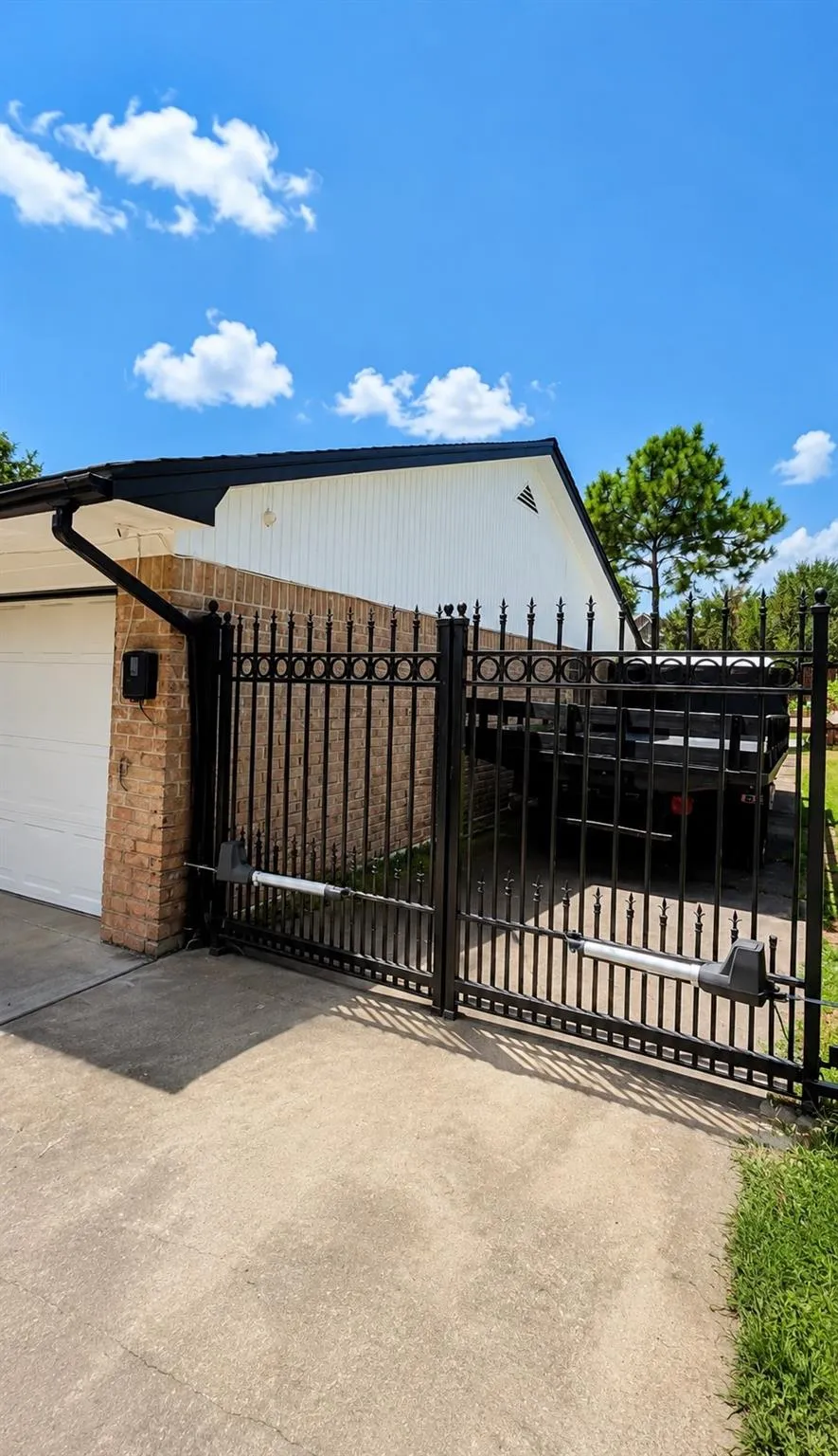 104 Burgundy Lane League City, TX 77573
