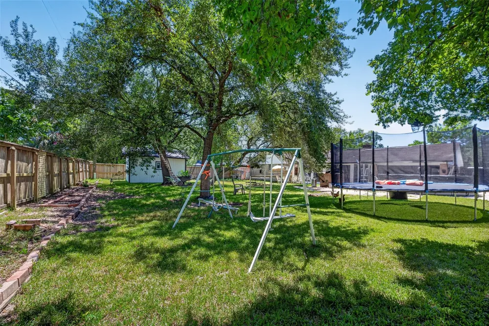 104 Burgundy Lane League City, TX 77573