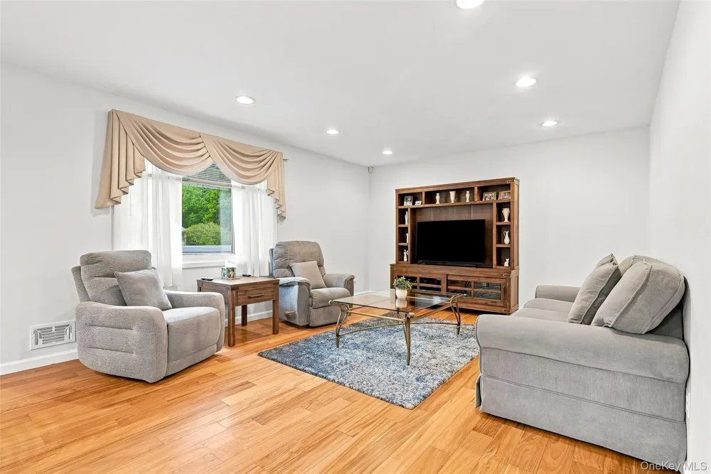 43 Jefferson Oval #A Yorktown Heights, NY 10598