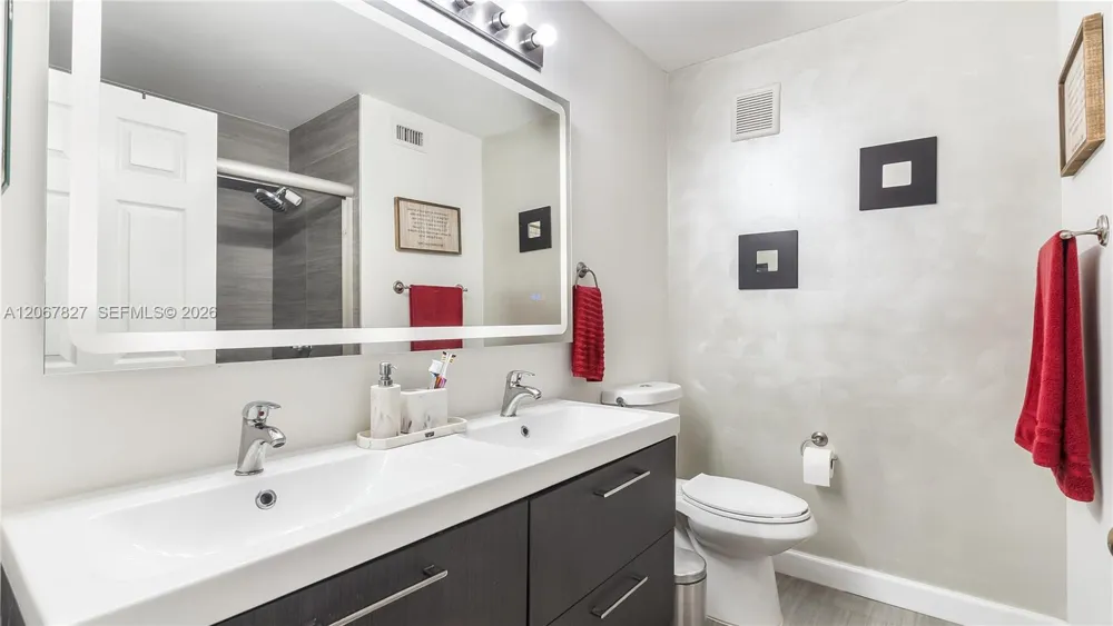 3889 Tree Top Dr #3889 Weston, FL 33332