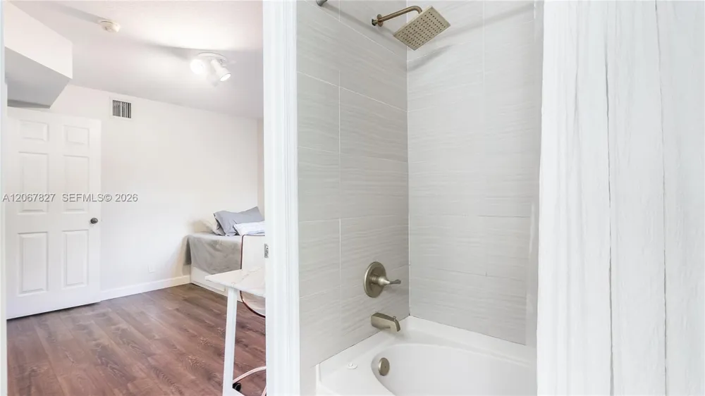 3889 Tree Top Dr #3889 Weston, FL 33332