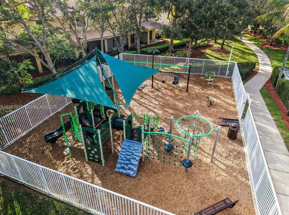 3889 Tree Top Dr #3889 Weston, FL 33332