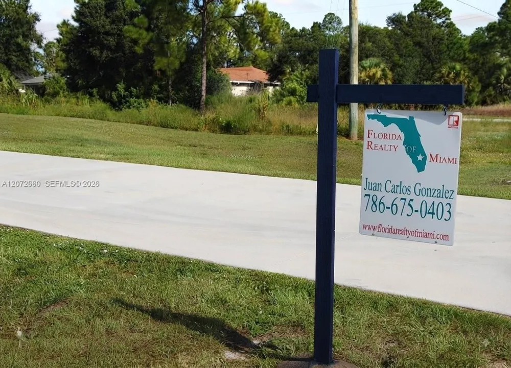 3705 SUNSHINE BLVD  N Lehigh Acres, FL 33971