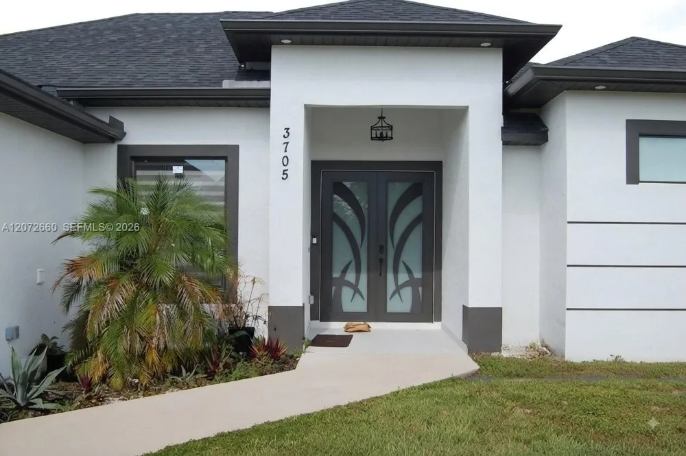 3705 SUNSHINE BLVD  N Lehigh Acres, FL 33971