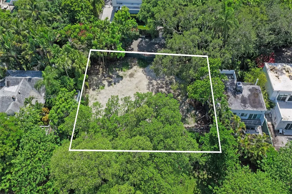3625 Bay Homes Dr Miami, FL 33133