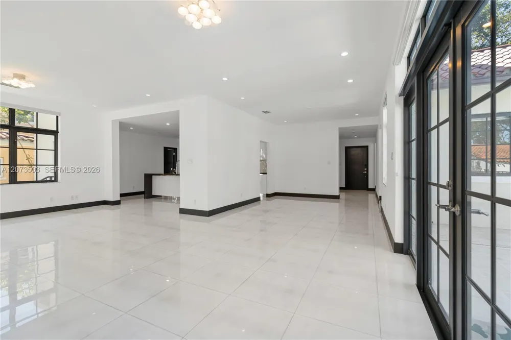 519 Alhambra Cir Coral Gables, FL 33134
