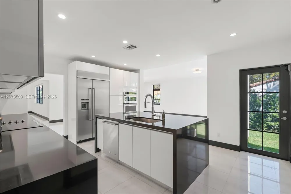 519 Alhambra Cir Coral Gables, FL 33134