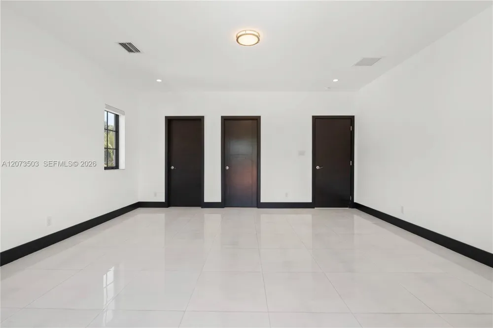 519 Alhambra Cir Coral Gables, FL 33134