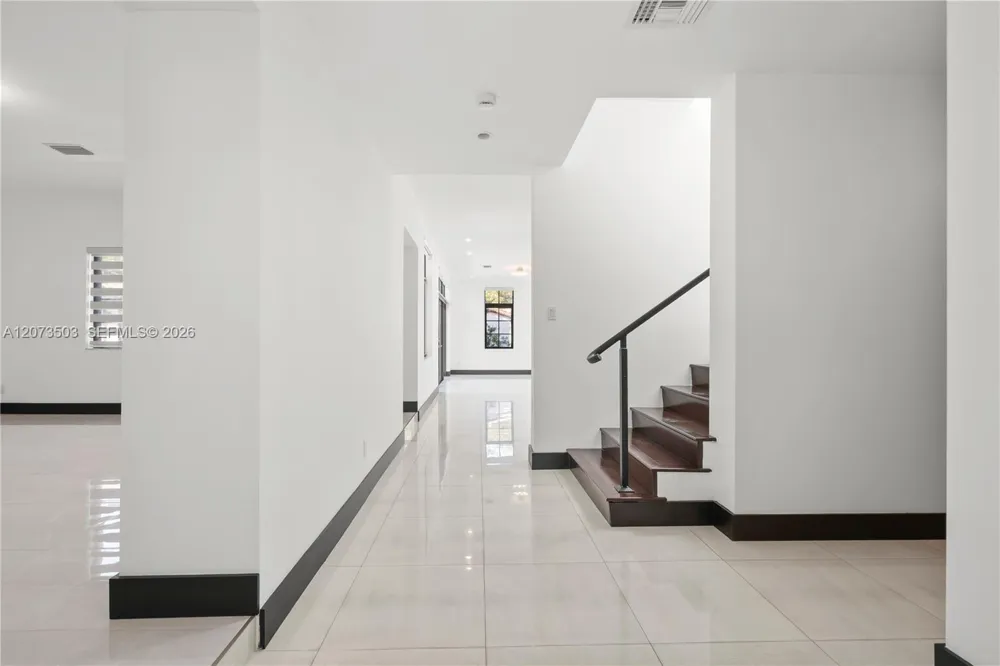 519 Alhambra Cir Coral Gables, FL 33134