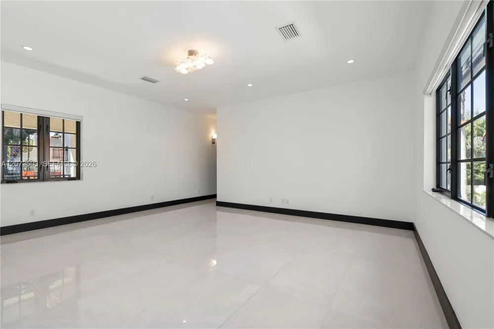 519 Alhambra Cir Coral Gables, FL 33134