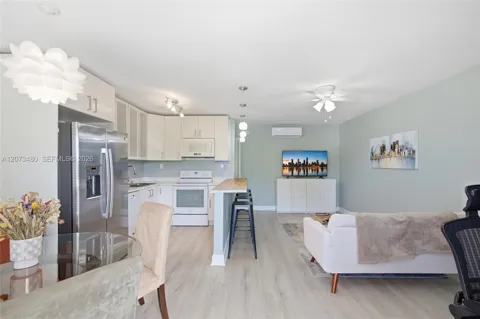 2716 NE 30th Pl #207C