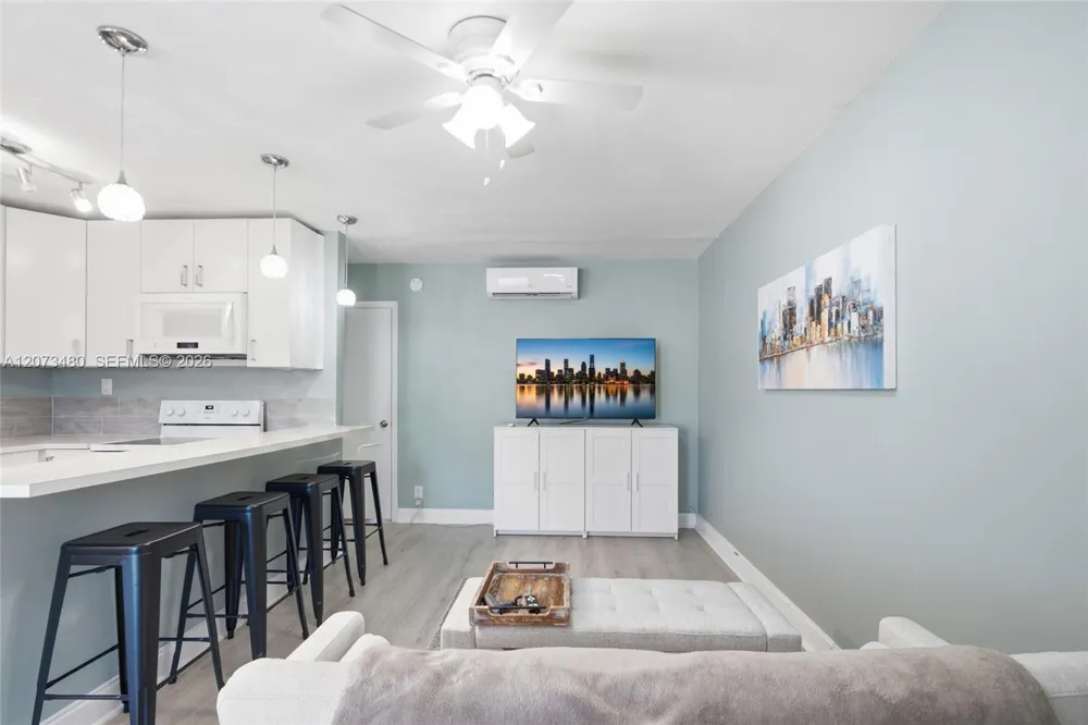 2716 NE 30th Pl #207C Fort Lauderdale, FL 33306