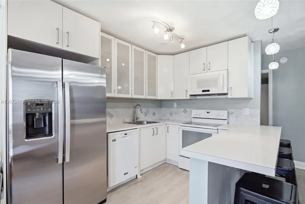 2716 NE 30th Pl #207C Fort Lauderdale, FL 33306