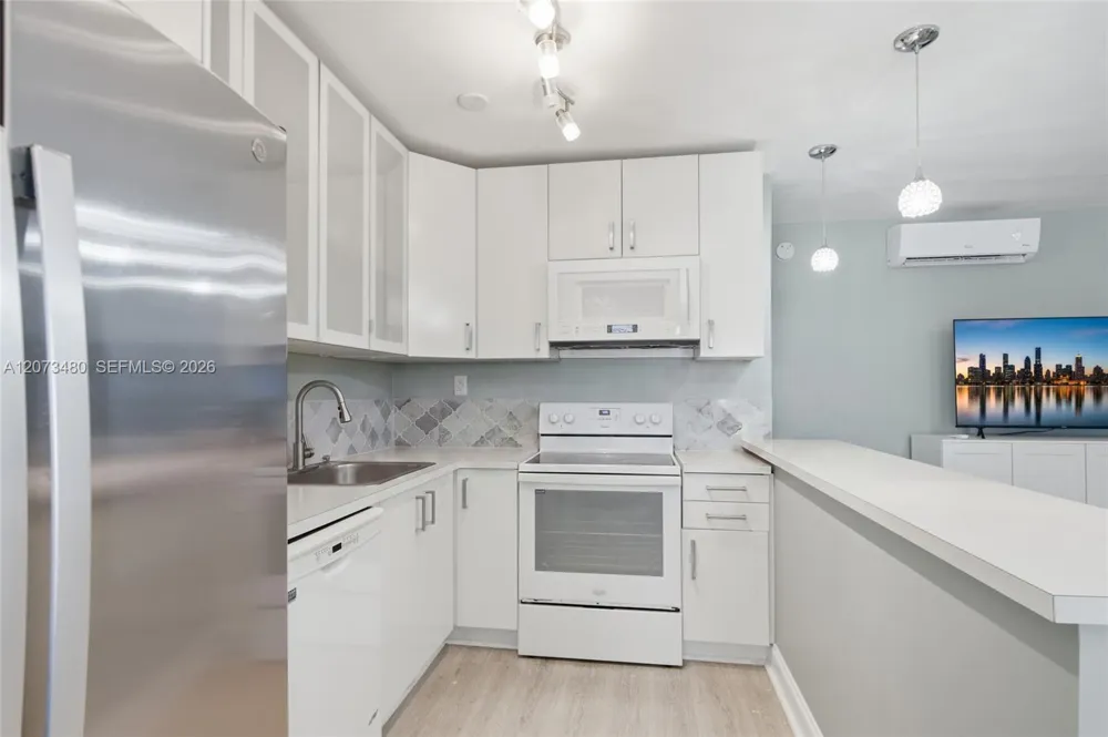 2716 NE 30th Pl #207C Fort Lauderdale, FL 33306