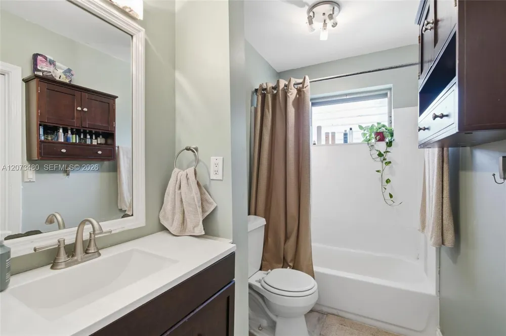 2716 NE 30th Pl #207C Fort Lauderdale, FL 33306