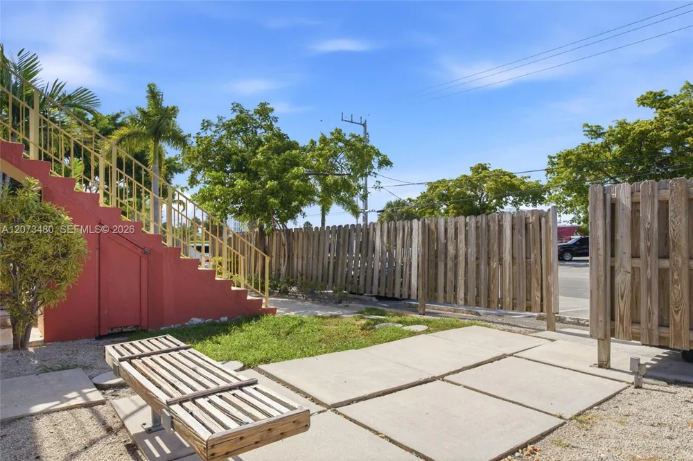 2716 NE 30th Pl #207C Fort Lauderdale, FL 33306