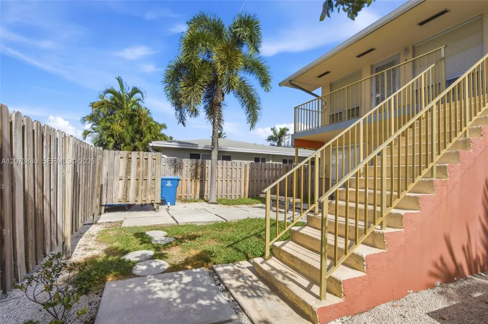 2716 NE 30th Pl #207C Fort Lauderdale, FL 33306