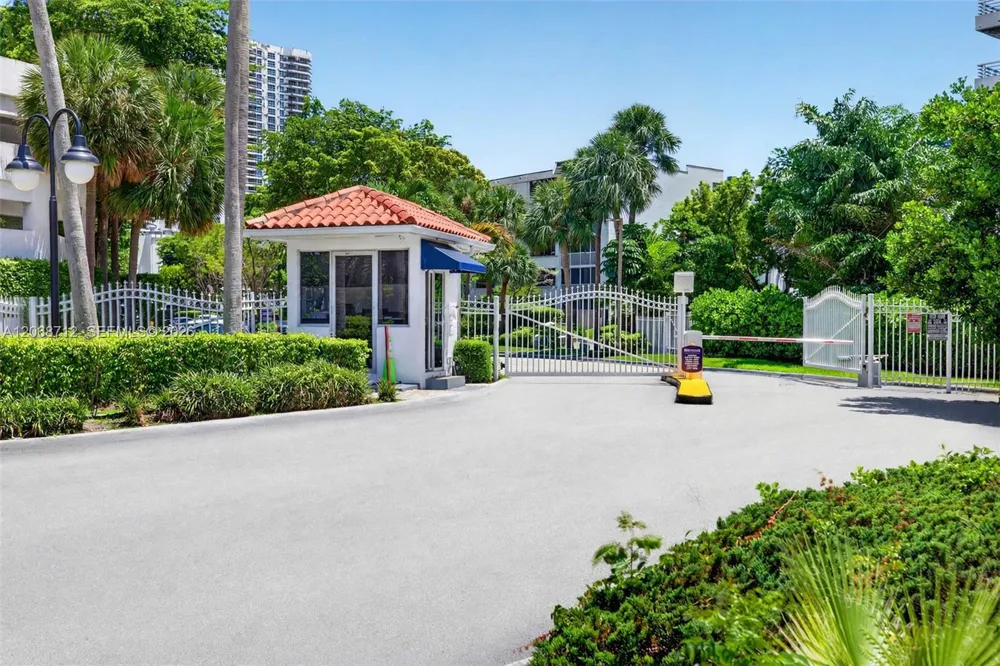 3350 NE 192nd St #5H-B Aventura, FL 33180