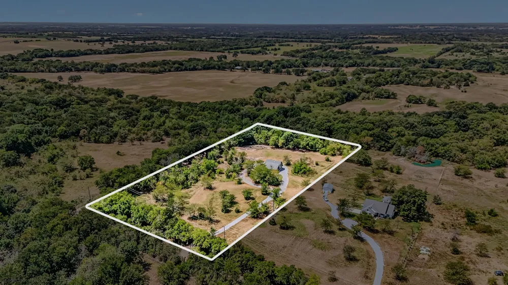 1530 County Road 3925 Wolfe City, TX 75449
