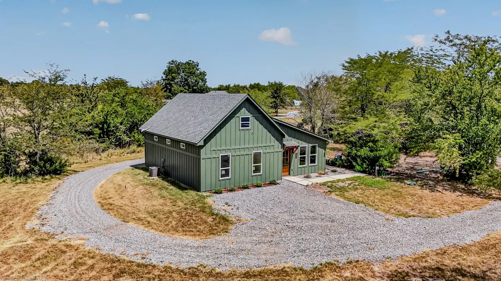1530 County Road 3925 Wolfe City, TX 75449
