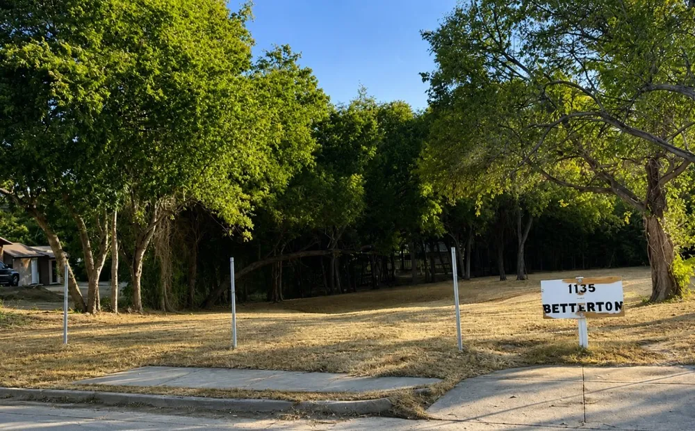1135 Betterton Circle Dallas, TX 75203