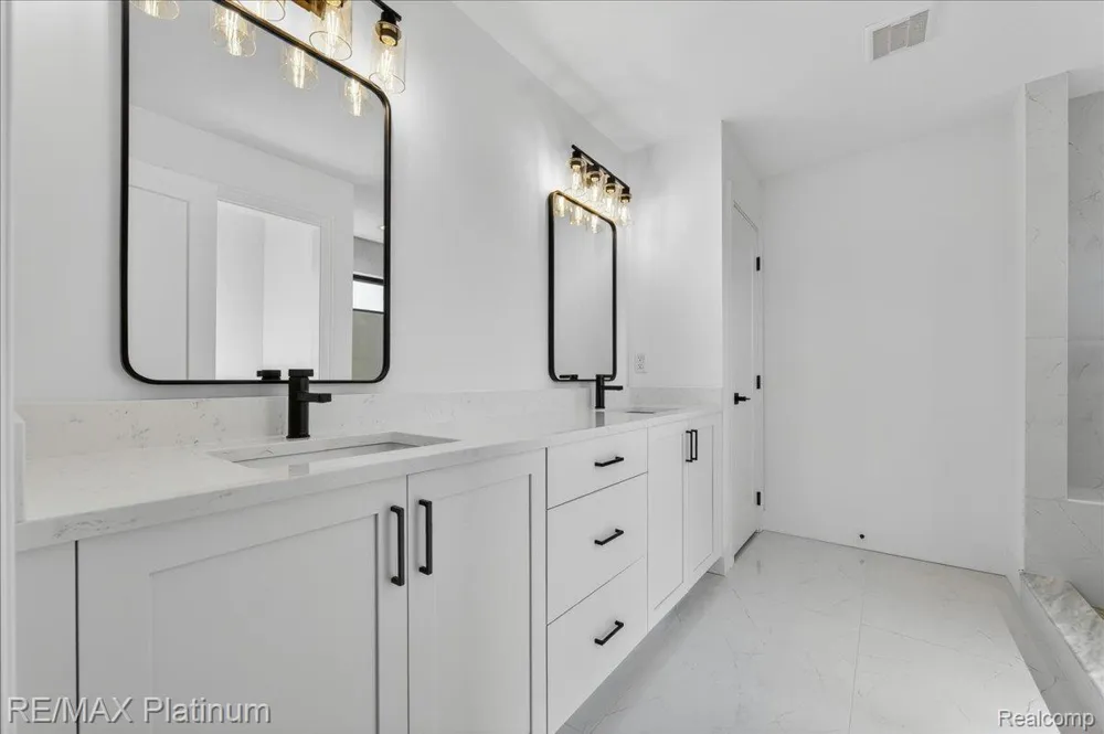 2 Key West Way Orion Charter Township, MI 48360