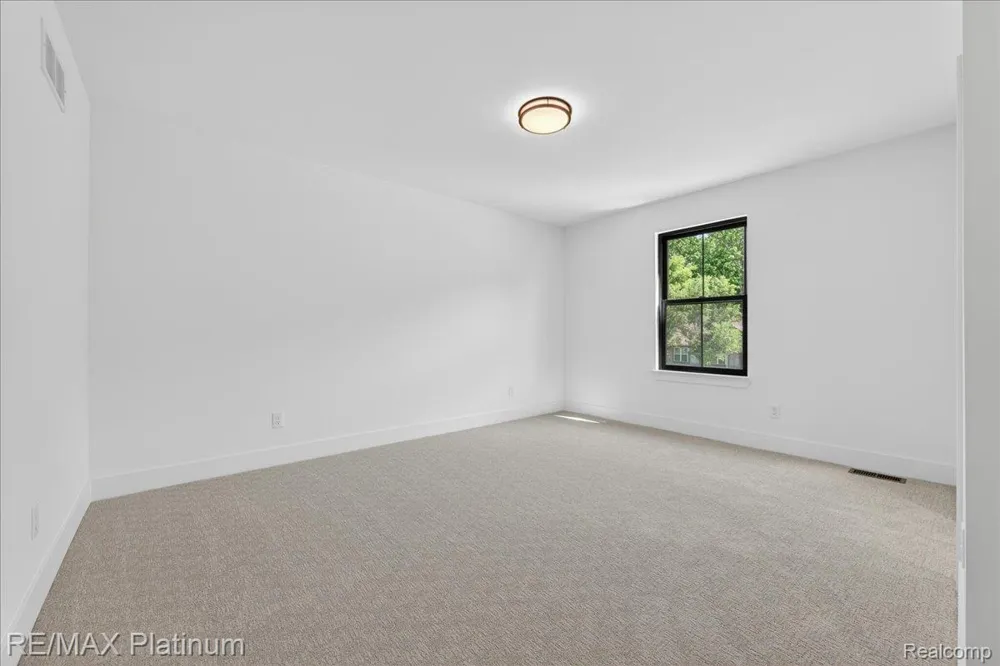 2 Key West Way Orion Charter Township, MI 48360