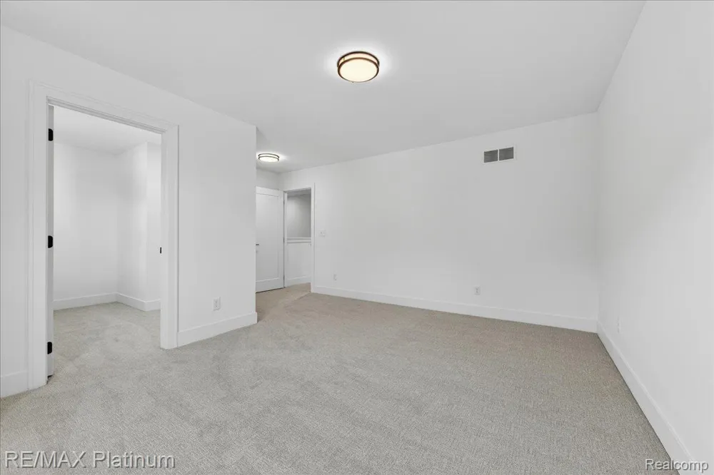 2 Key West Way Orion Charter Township, MI 48360