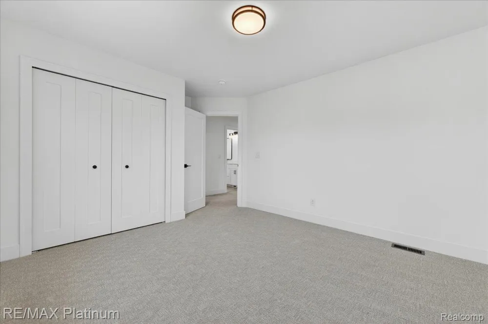 2 Key West Way Orion Charter Township, MI 48360
