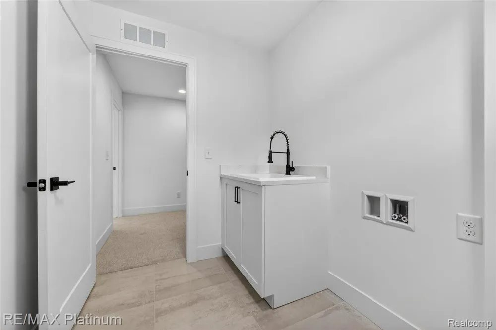 2 Key West Way Orion Charter Township, MI 48360