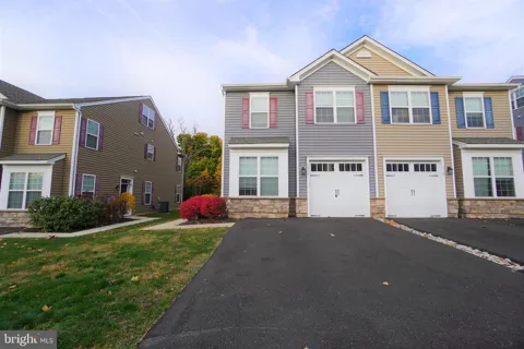 1013 CHAPMAN CIRCLE