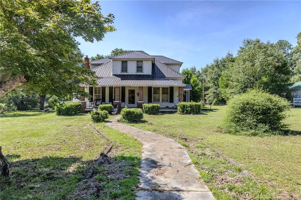 602 E Gertrude Street Fairmont, NC 28340