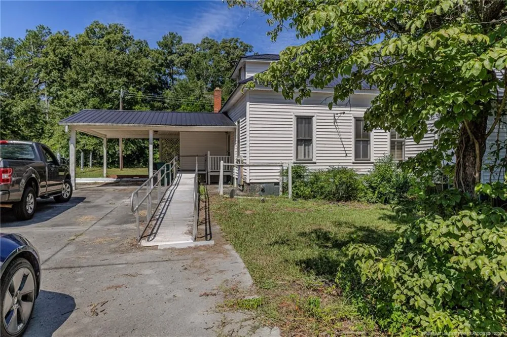 602 E Gertrude Street Fairmont, NC 28340