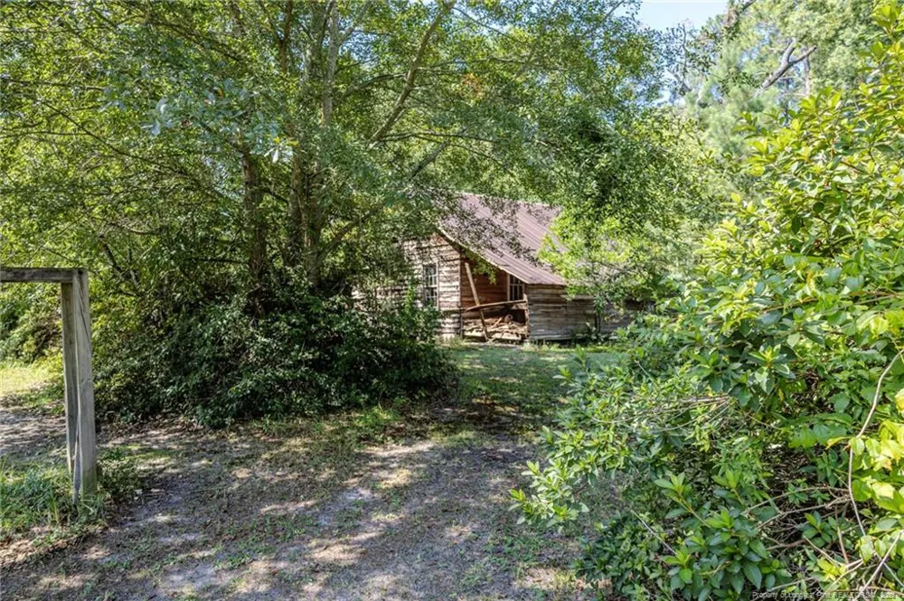 602 E Gertrude Street Fairmont, NC 28340