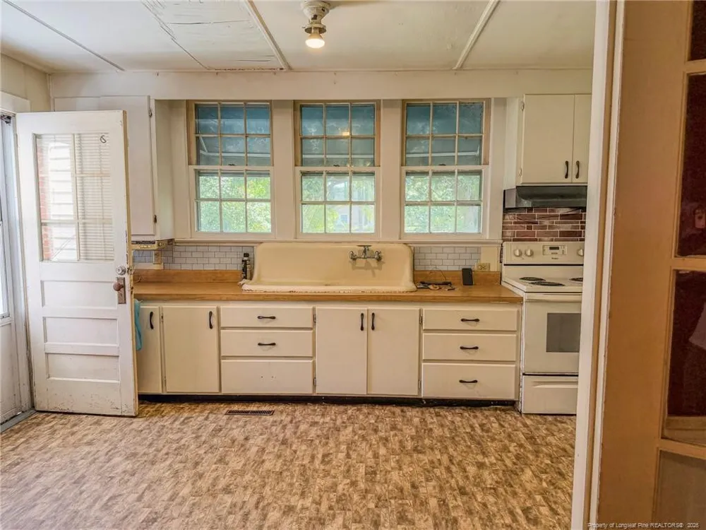 602 E Gertrude Street Fairmont, NC 28340
