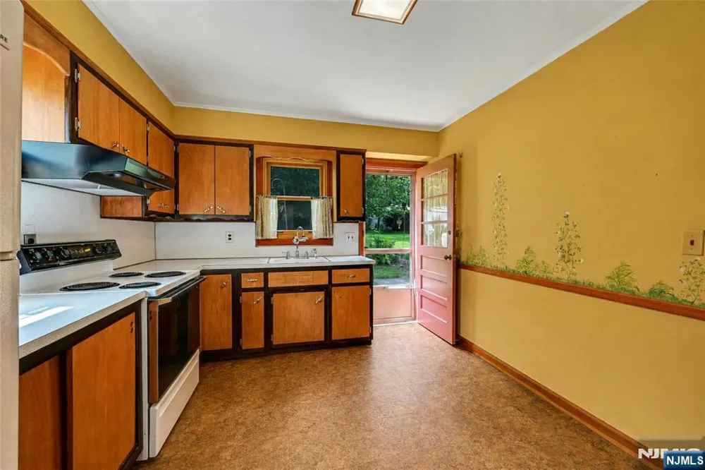 725 Millbrook Road River Edge, NJ 07661
