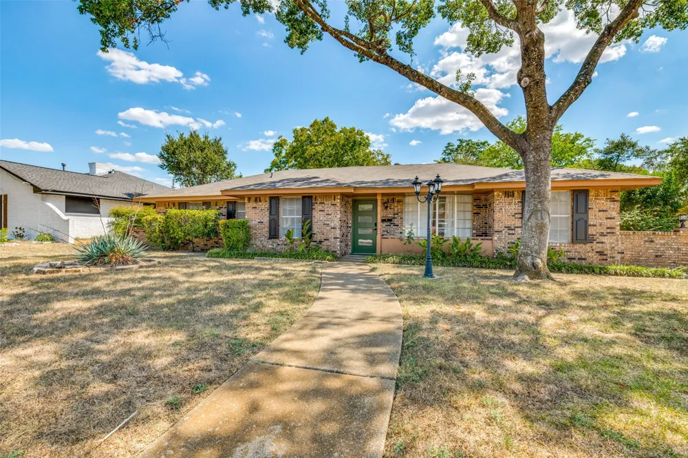 948 Briarcove Place Lancaster, TX 75146