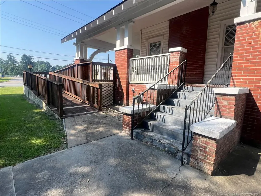 512 Sunset Avenue Clinton, NC 28303