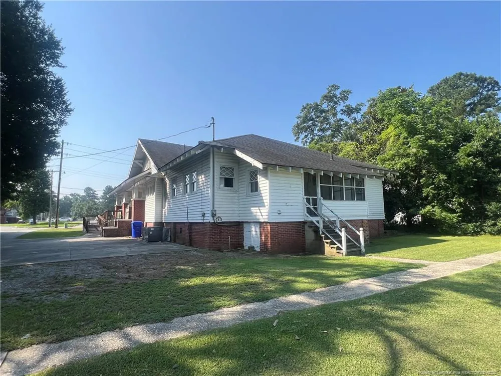 512 Sunset Avenue Clinton, NC 28303
