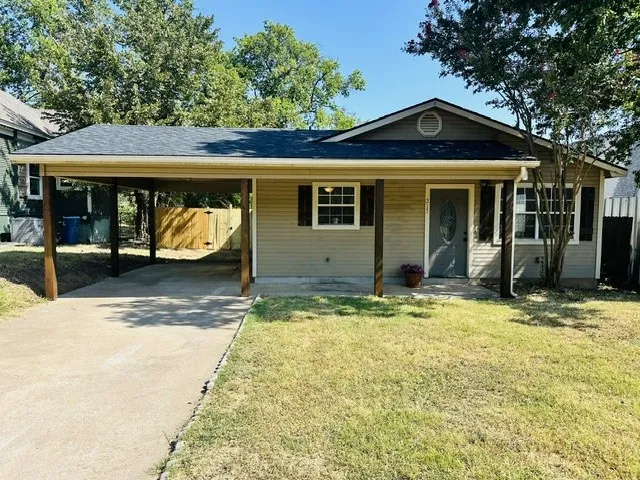 217 E Hull Street Denison, TX 75021
