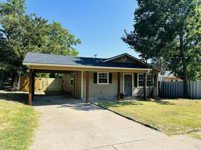 217 E Hull Street Denison, TX 75021
