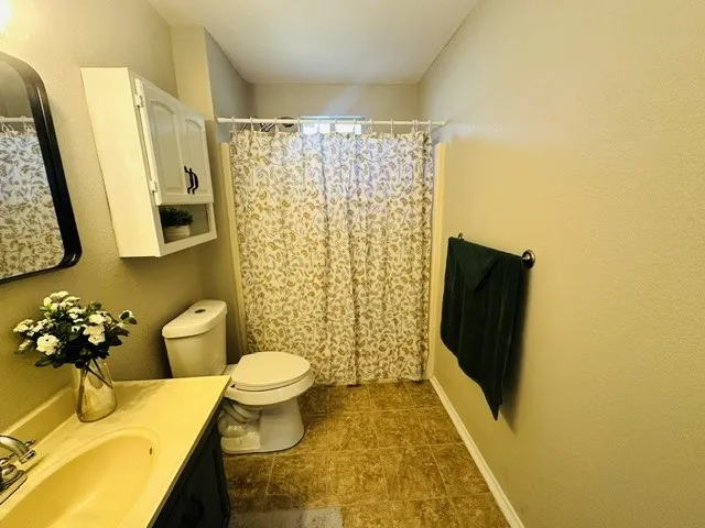 217 E Hull Street Denison, TX 75021