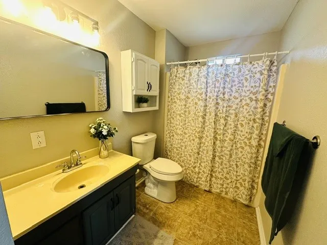 217 E Hull Street Denison, TX 75021