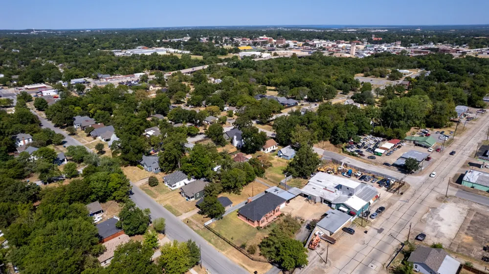 217 E Hull Street Denison, TX 75021