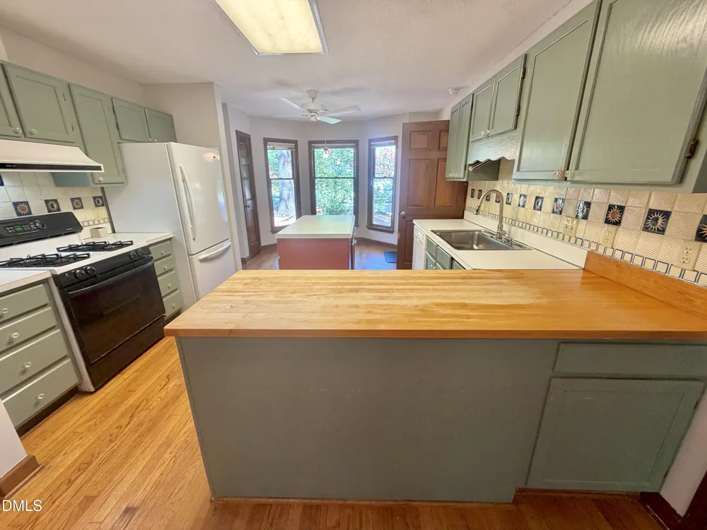 6 Burnwood Place Chapel Hill, NC 27517