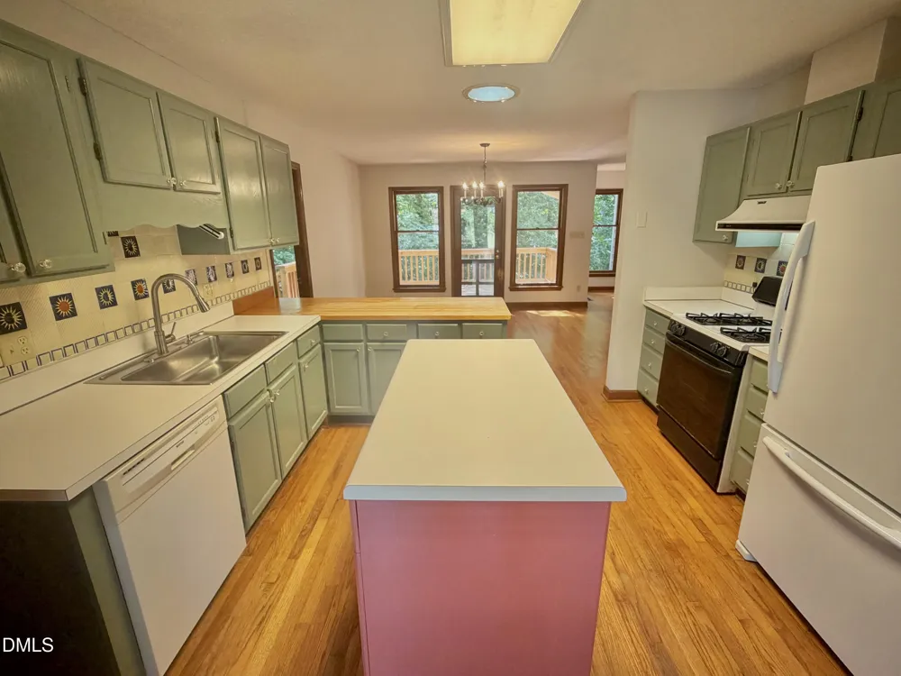 6 Burnwood Place Chapel Hill, NC 27517